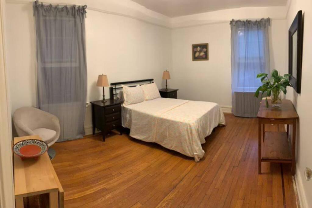 Cozy 2 Bedroom Apartment In Queens Нью-Йорк Экстерьер фото